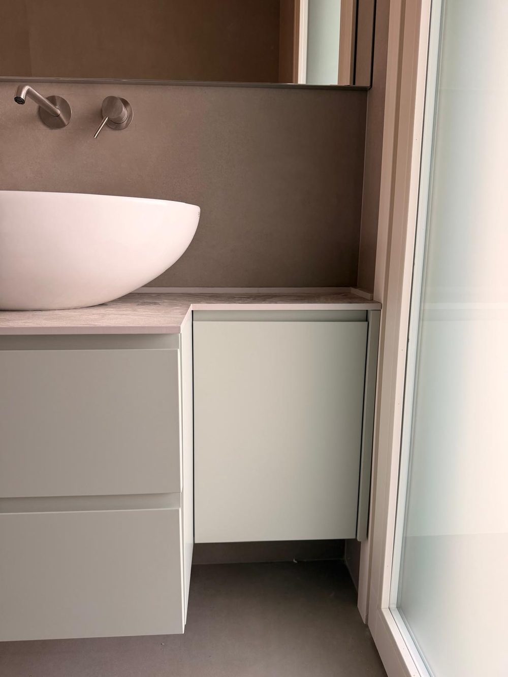 Mobile bagno sospeso